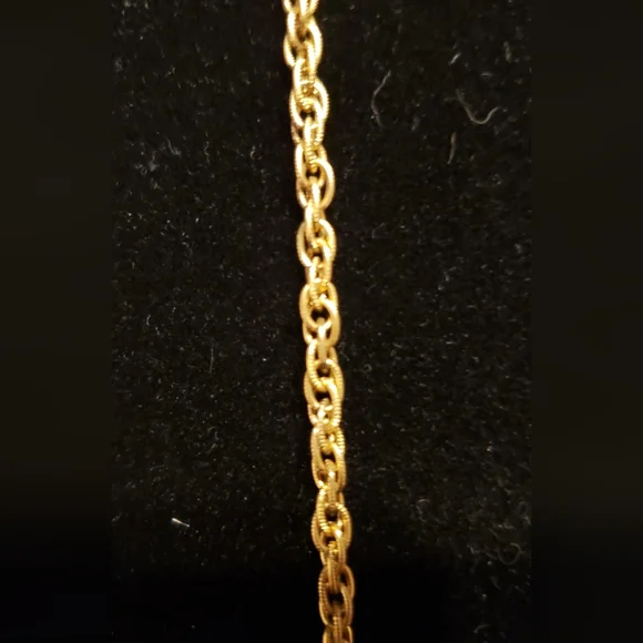 Gold Trifari "Gold Crown" Vintage Mourning Locket Necklace In Perfect Condition. - Picture 4 of 7